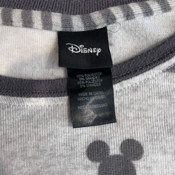 Disney womens long sleeve white/gray tshirt, Mickey/Star pattern size Medium. - Picture 6 of 6